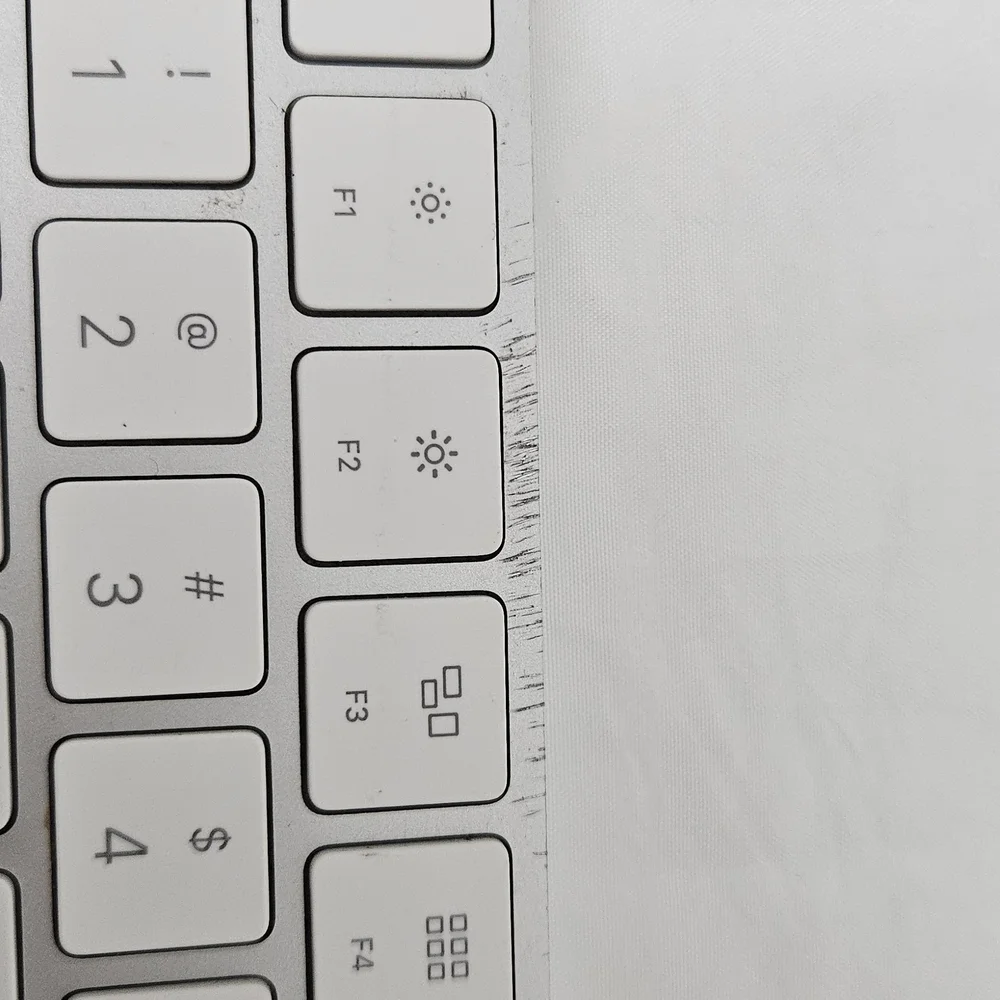 Apple Magic Keyboard - Silver and White #175